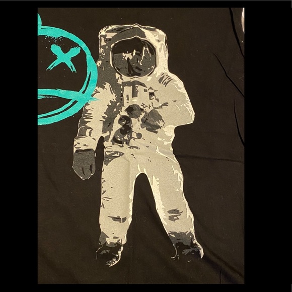 LIKE-NEW DEATH BY DESIRE MENS TEE - Picture 2 of 4